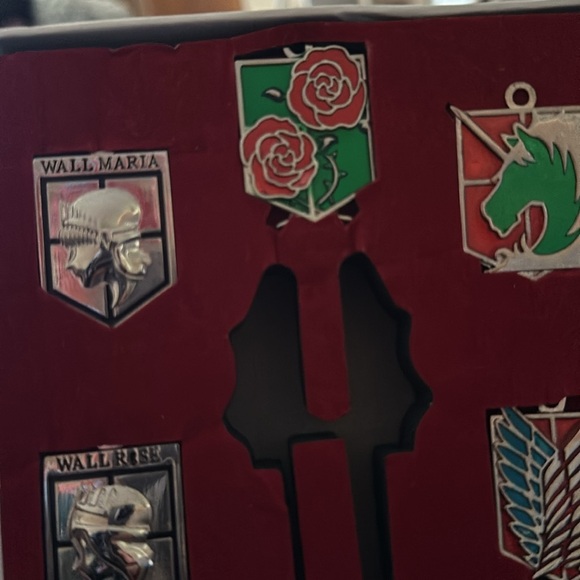 Attack on Titan Box Set - Picture 6 of 9